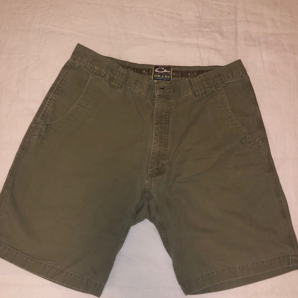 Drake khaki shorts size 34